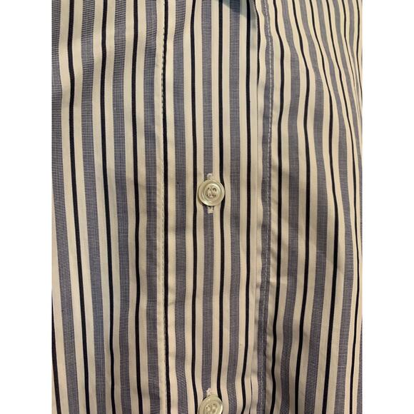 Gallego Desportes Boxy White, Navy,button down top. Size SM. Great condition. - Picture 2 of 5